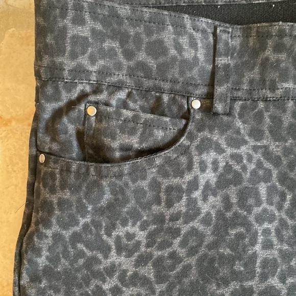 89th + Maddison leopard pants Women’s 16 Ankle straight leg stretch BLK/Grey - Picture 4 of 11